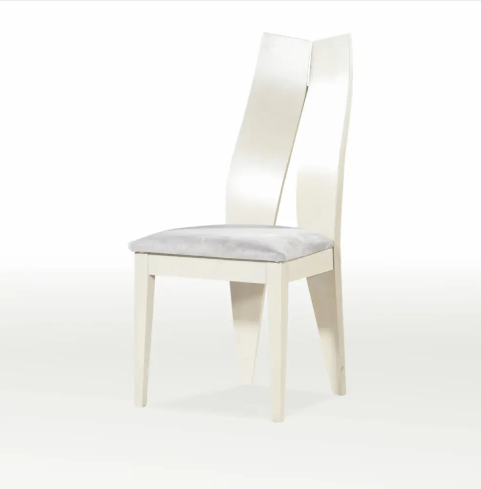 WOODEN CHAIR K28